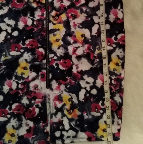 Flora Print Pencil Skirt - Picture 8 of 8